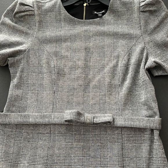 EXPRESS DRESS! - Picture 2 of 11